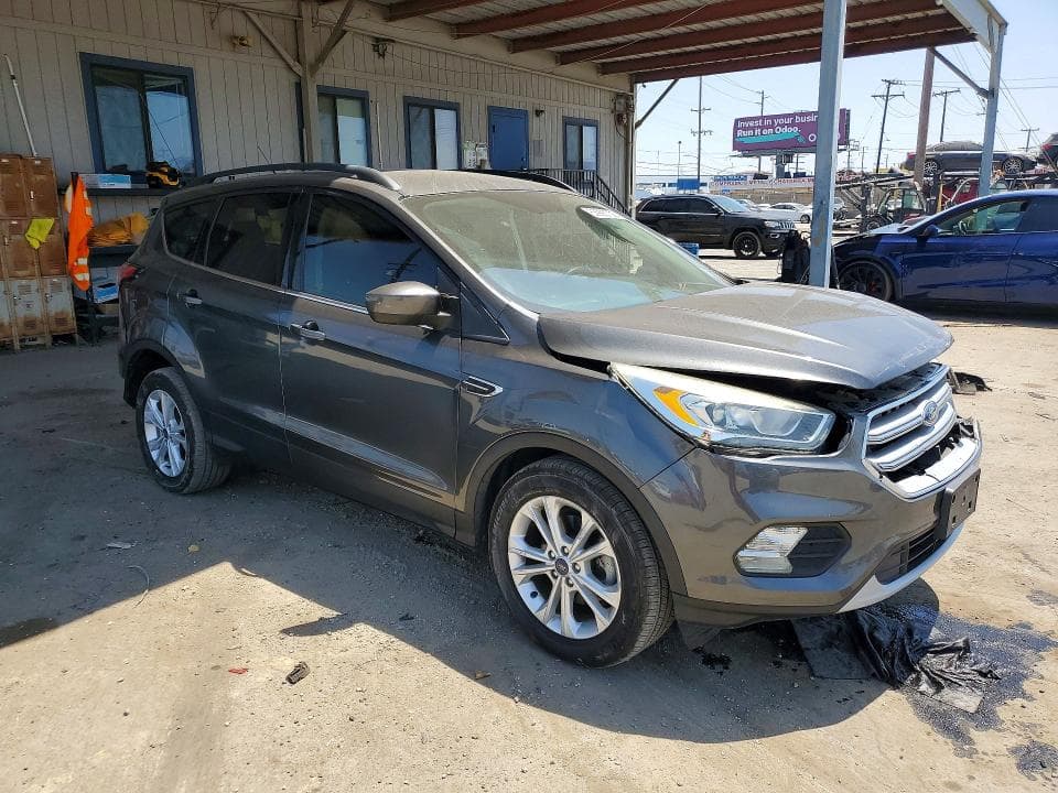 2017 FORD ESCAPE SE 4