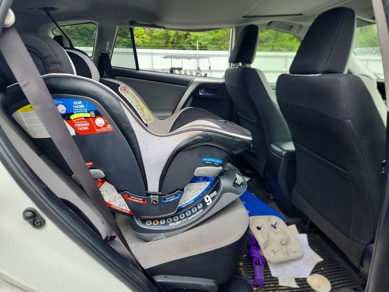 2017 TOYOTA RAV4 XLE 11