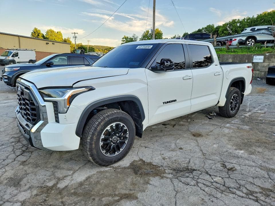 2024 TOYOTA TUNDRA SR5