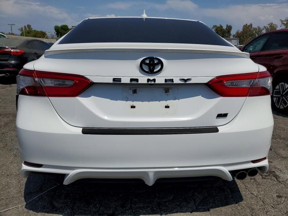 2019 TOYOTA CAMRY SE 6