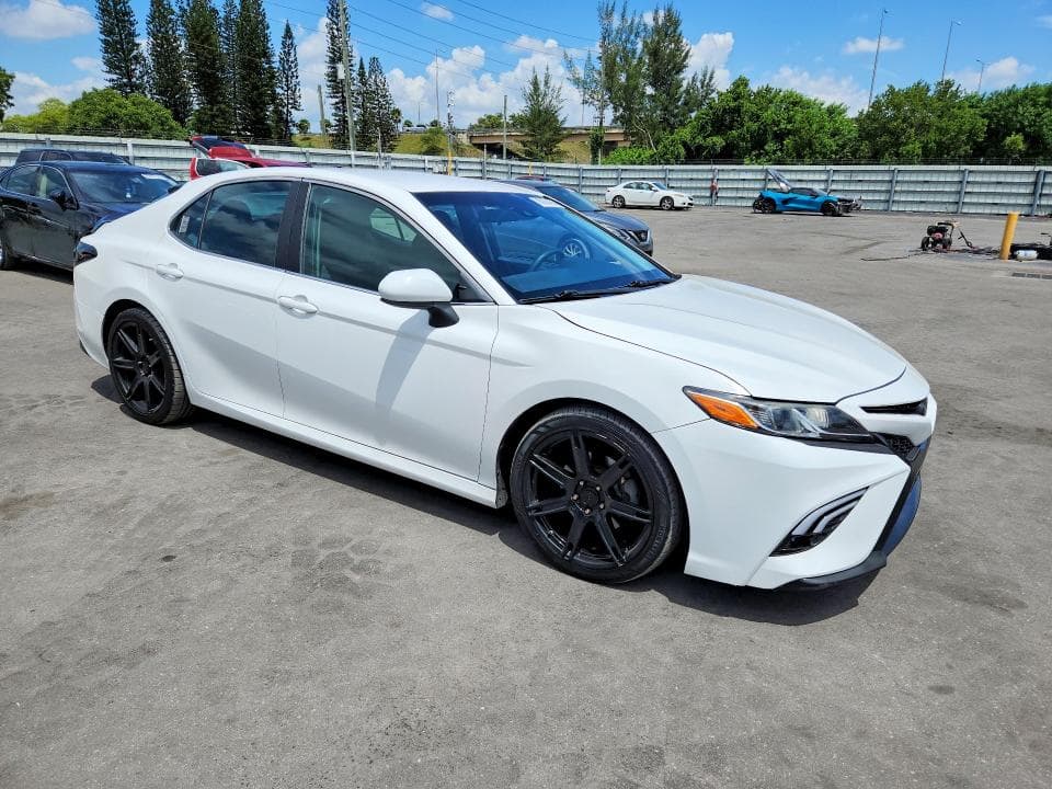2018 TOYOTA CAMRY L 4