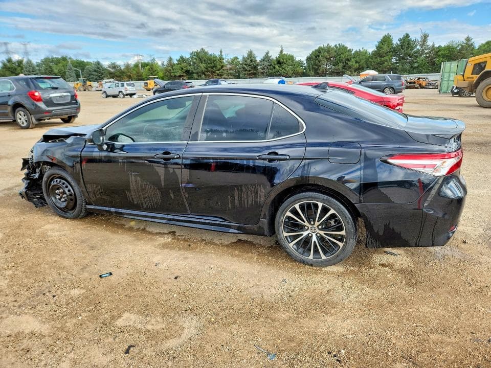 2020 TOYOTA CAMRY SE 2