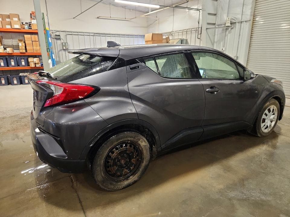 2019 TOYOTA C-HR LE 3