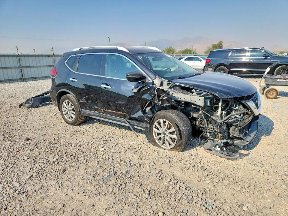 2017 NISSAN ROGUE SV 4