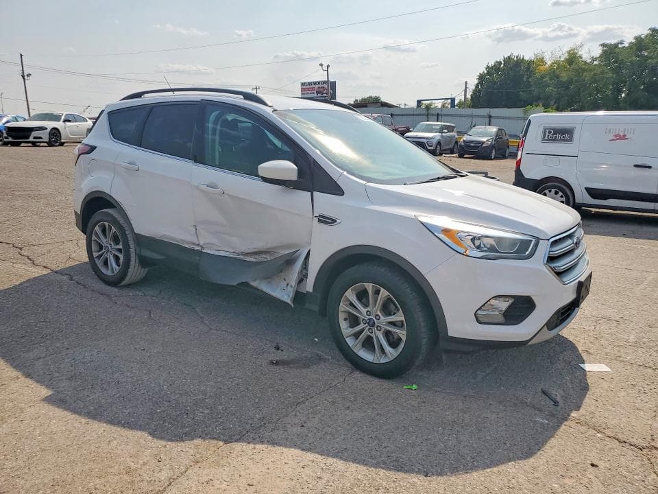 2017 FORD ESCAPE SE 4