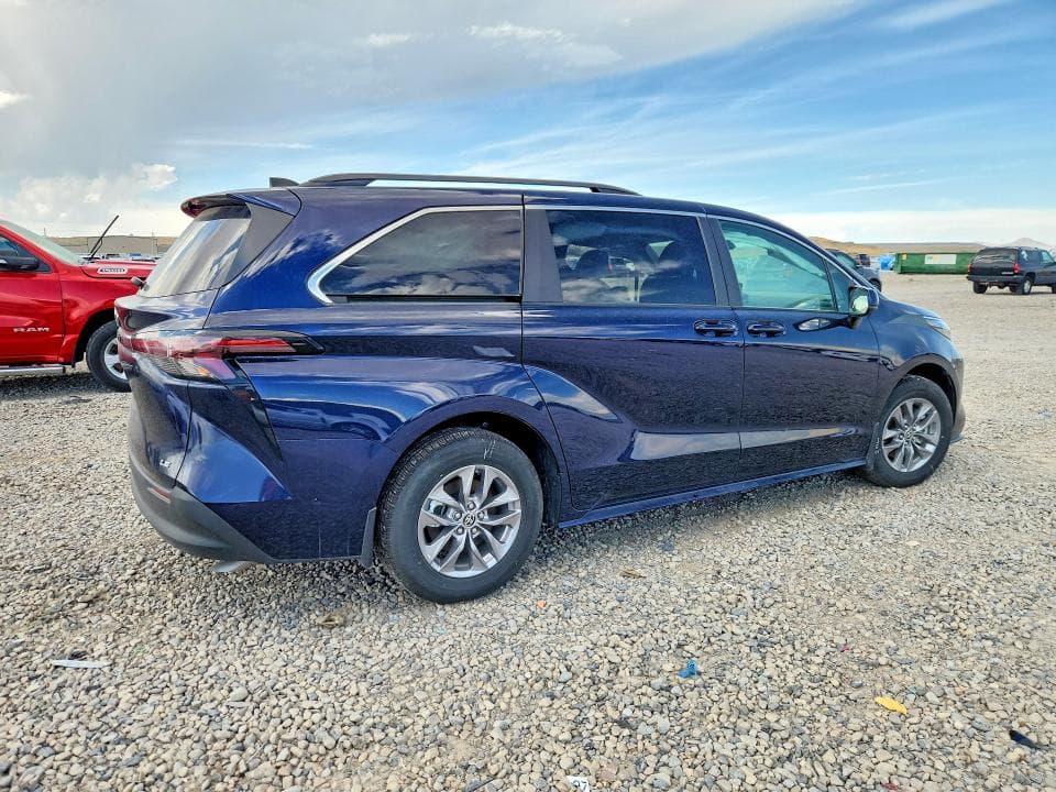 2025 TOYOTA SIENNA LE 8-PASSENGER 3