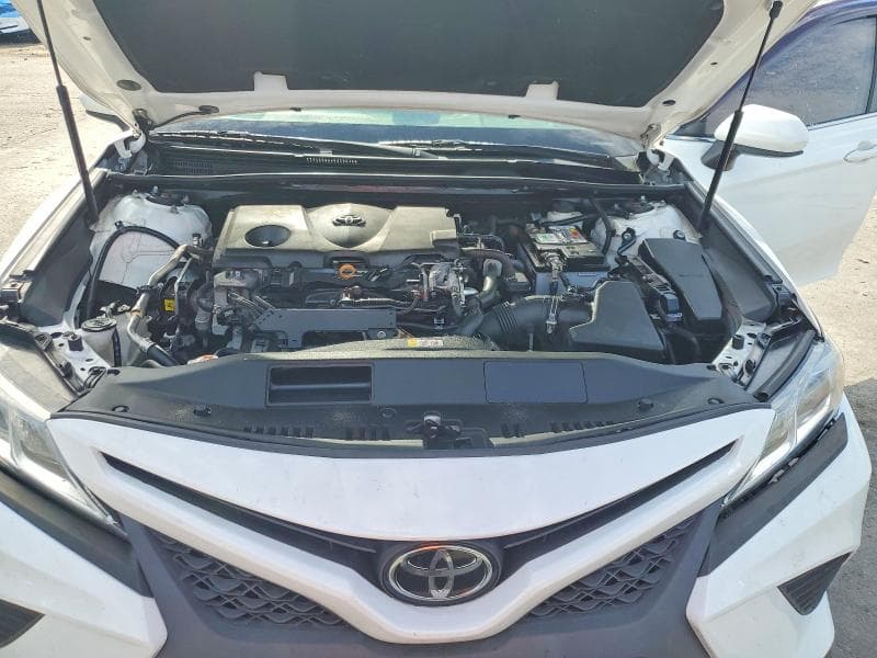 2020 TOYOTA CAMRY SE 11