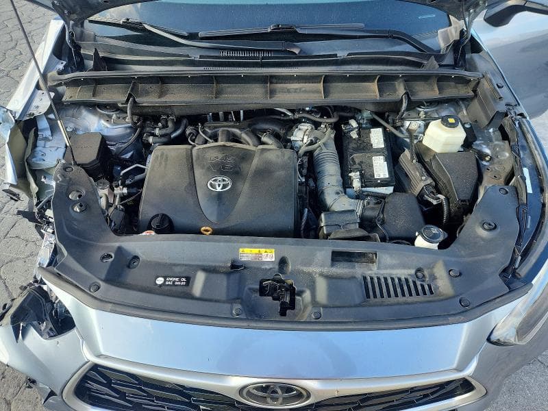 2021 TOYOTA HIGHLANDER XLE 12