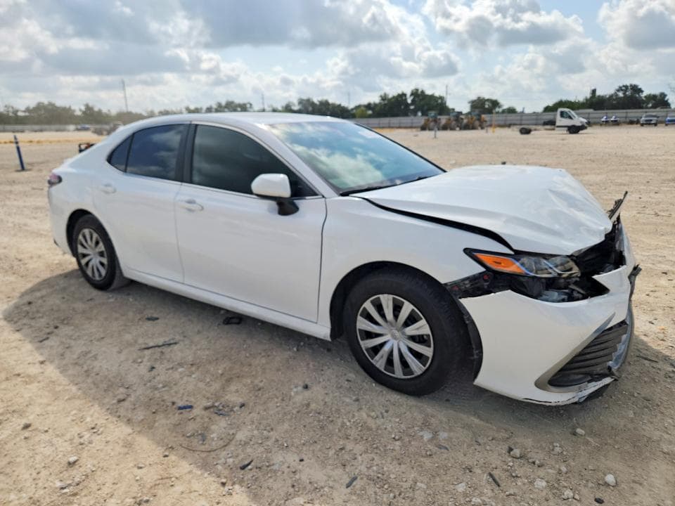 2022 TOYOTA CAMRY LE 4