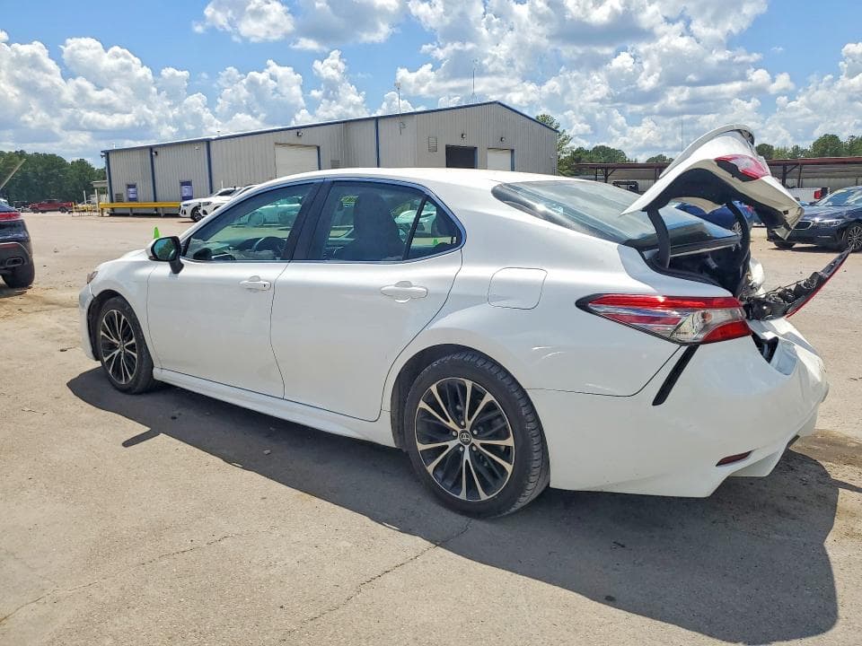 2018 TOYOTA CAMRY SE 2
