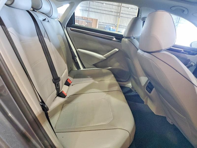 2017 VOLKSWAGEN PASSAT SE 10