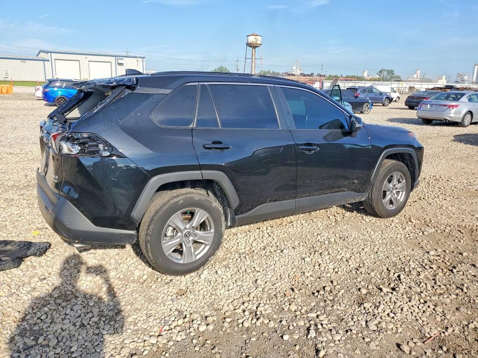 2024 TOYOTA RAV4 XLE 3