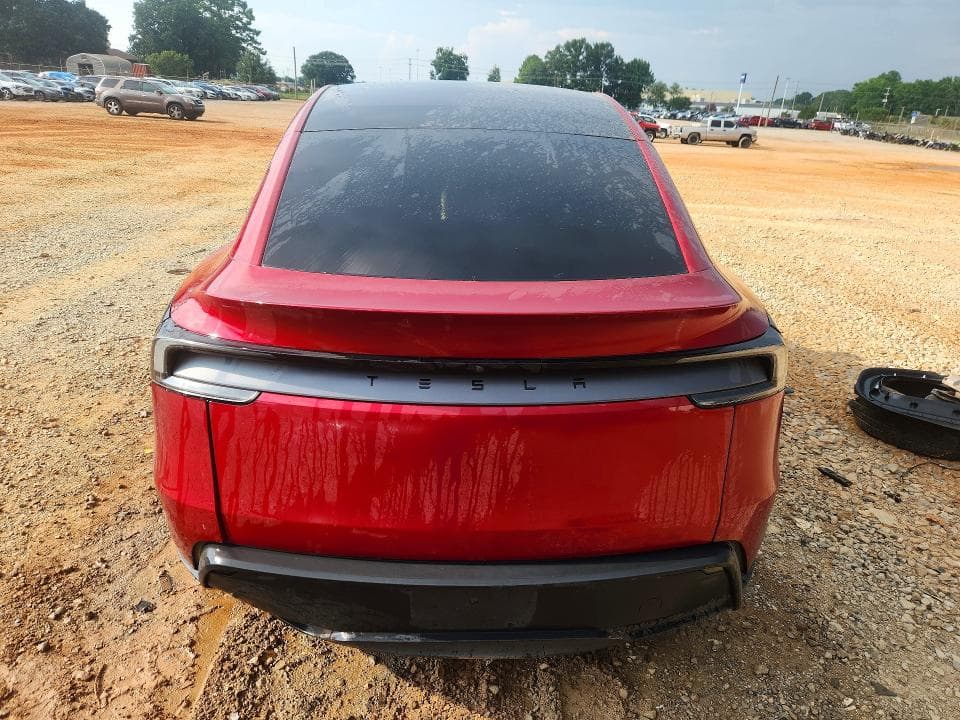 2026 TESLA MODEL Y 6