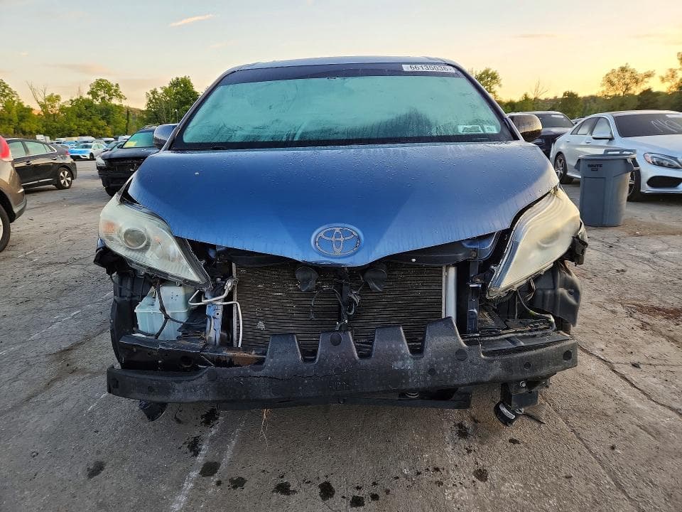 2017 TOYOTA SIENNA XLE 8-PASSENGER 5