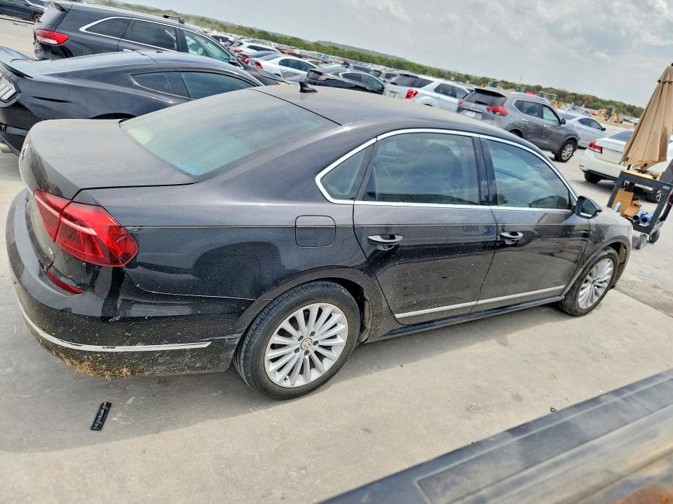 2017 VOLKSWAGEN PASSAT SE 3
