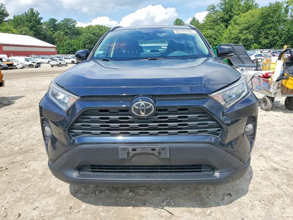 2019 TOYOTA RAV4 XLE 5