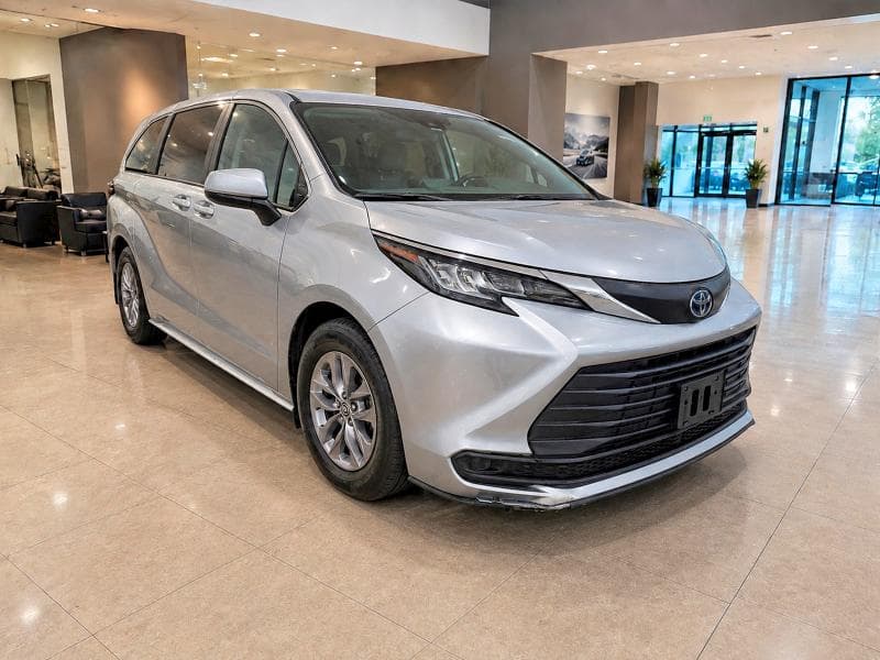 2022 TOYOTA SIENNA LE - 1