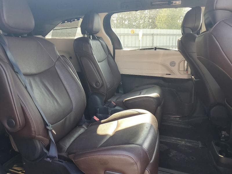 2022 TOYOTA SIENNA PLATINUM 7-PASSENGER 11