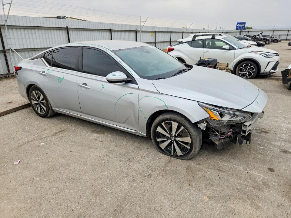 2022 NISSAN ALTIMA SV 4