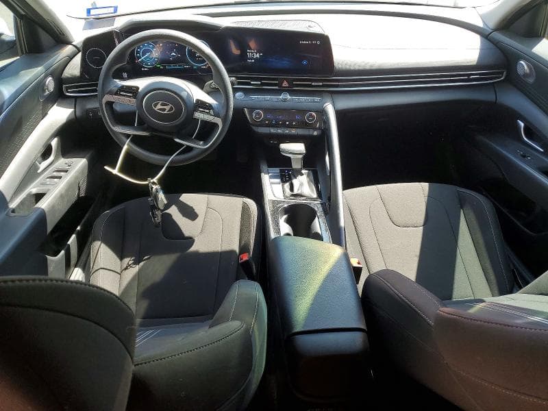 2024 HYUNDAI ELANTRA BLUE 8