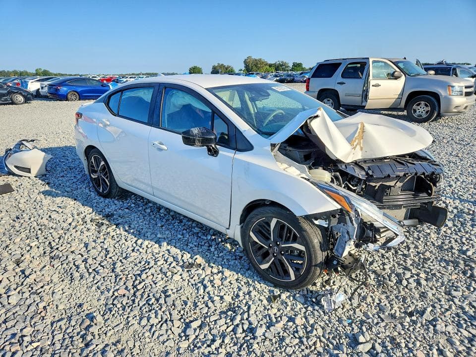 2024 NISSAN VERSA SR 4