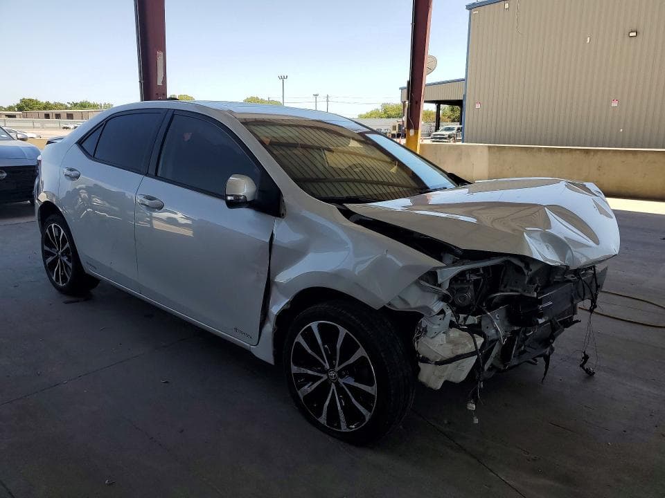 2017 TOYOTA COROLLA XSE 4