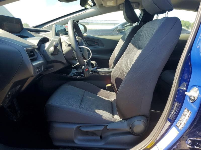 2025 TOYOTA PRIUS LE 7