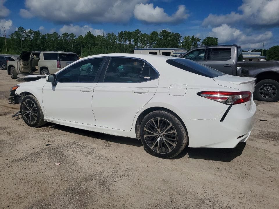 2018 TOYOTA CAMRY SE 2