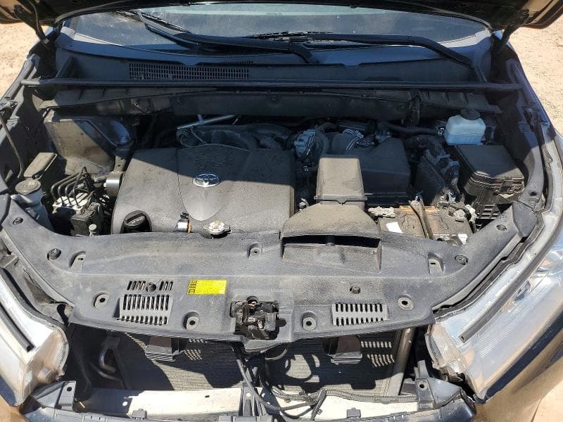 2019 TOYOTA HIGHLANDER XLE 12