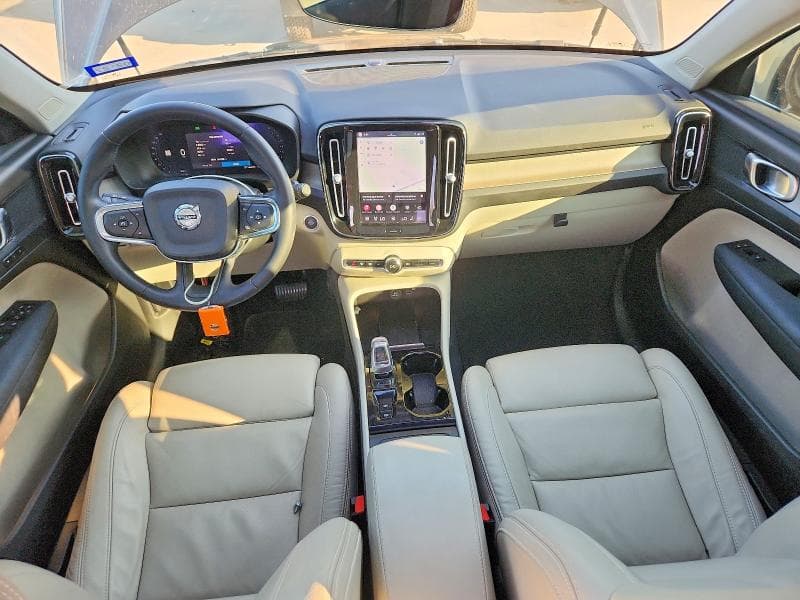 2023 VOLVO XC40 PLUS 8