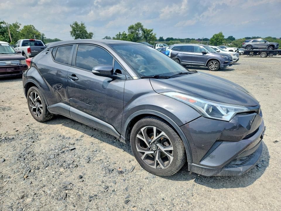 2019 TOYOTA C-HR XLE 4