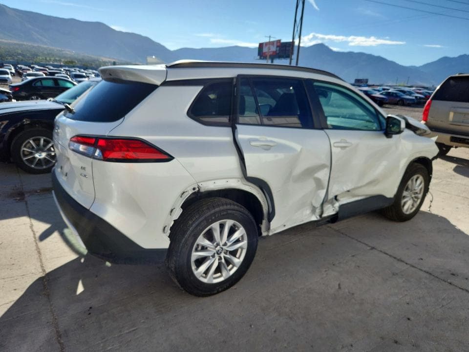 2024 TOYOTA COROLLA CROSS LE 3