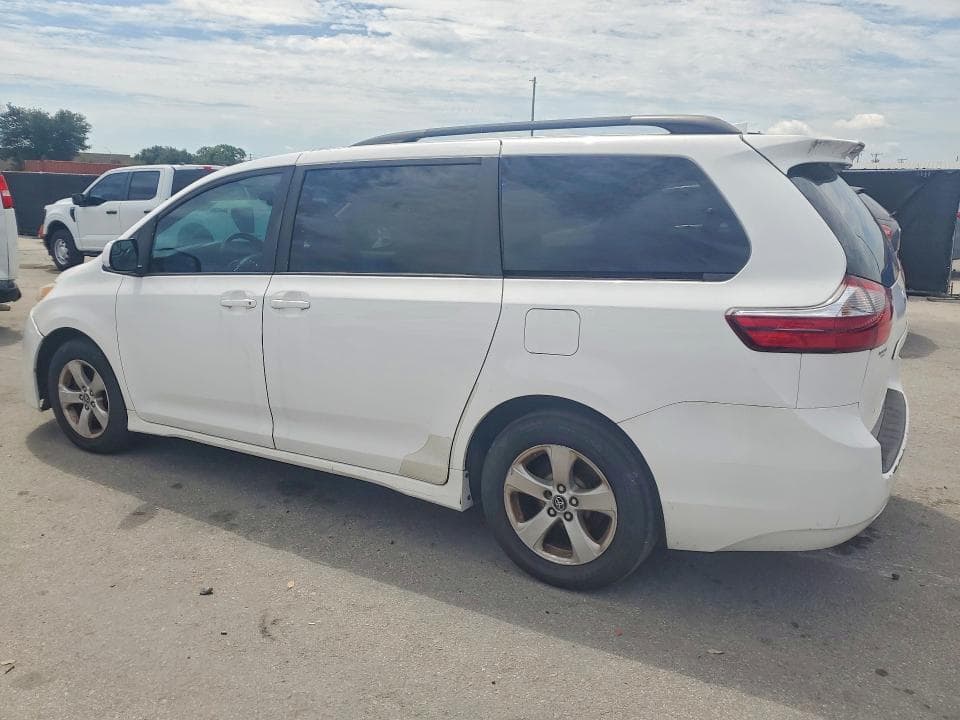 2020 TOYOTA SIENNA LE 2