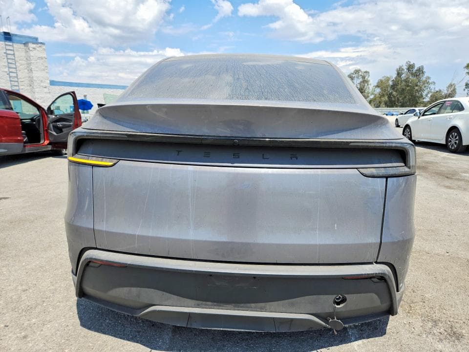 2026 TESLA MODEL Y 6