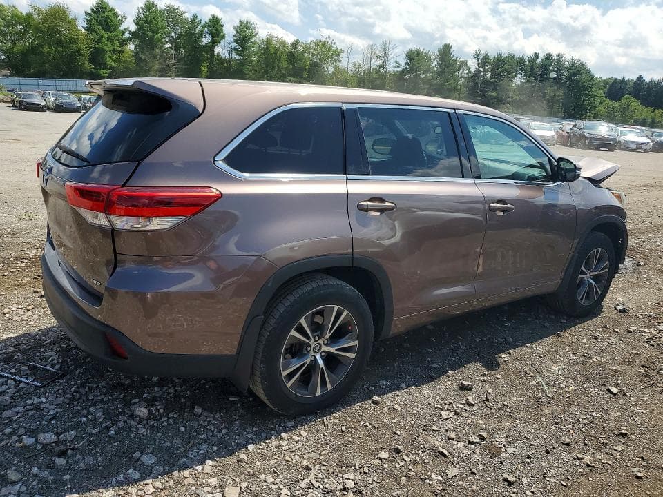 2018 TOYOTA HIGHLANDER LE 3