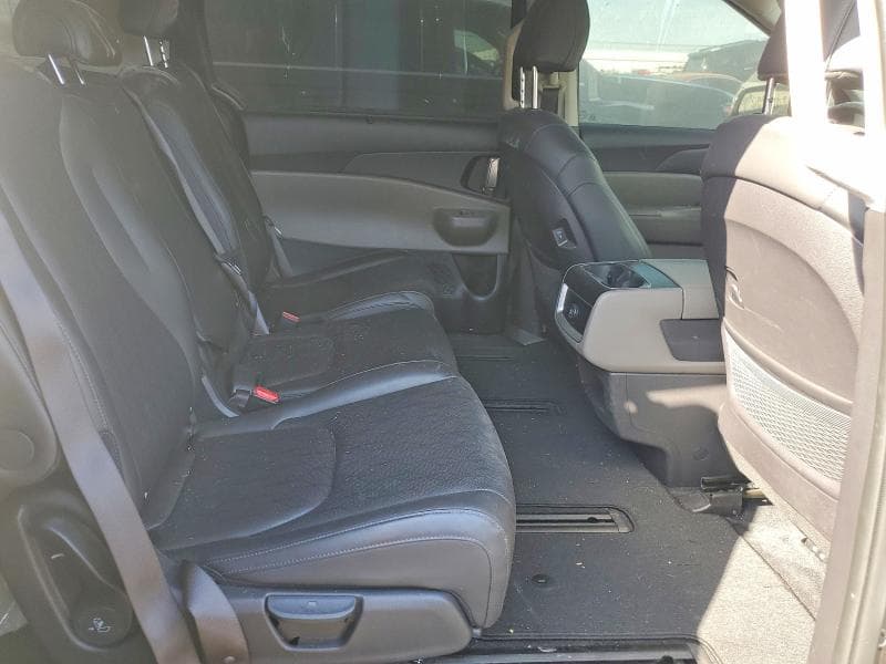 2025 KIA CARNIVAL EX 6