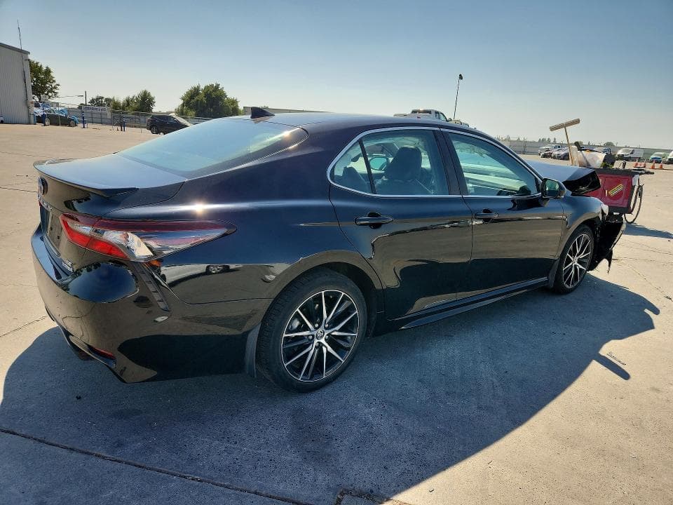 2022 TOYOTA CAMRY HYBRID SE 3