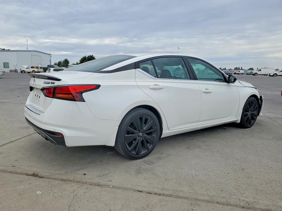 2022 NISSAN ALTIMA SR 3