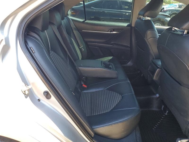 2019 TOYOTA CAMRY SE 10