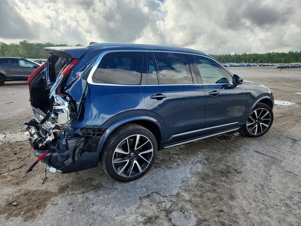 2022 VOLVO XC90 T6 MOMENTUM 3