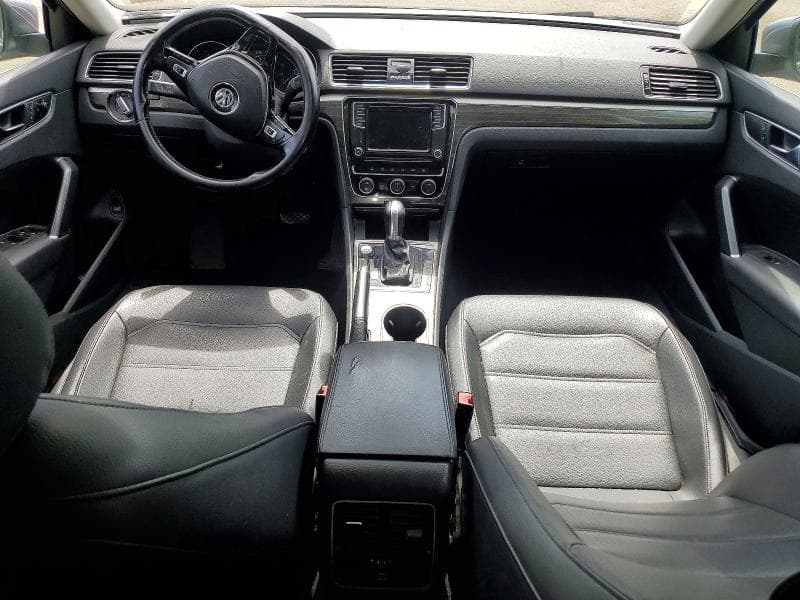 2018 VOLKSWAGEN PASSAT SE 8