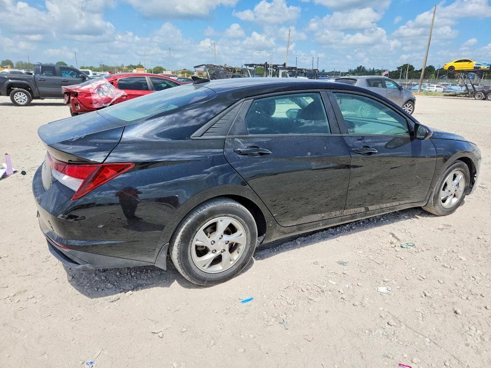 2023 HYUNDAI ELANTRA SE 3
