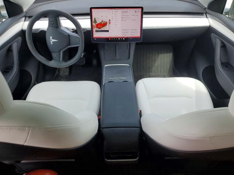 2025 TESLA MODEL Y 8