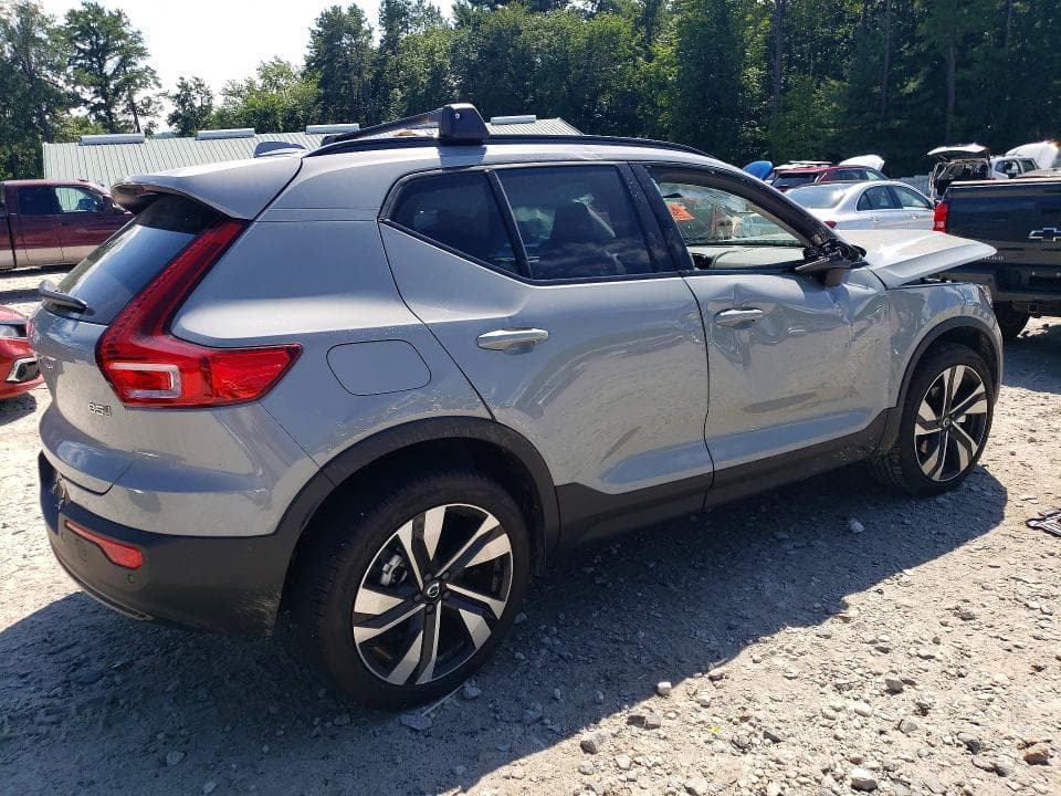 2026 VOLVO XC40 PLUS 3