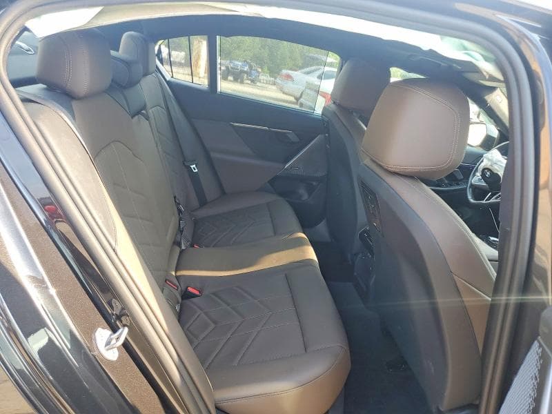 2025 BMW 540 XI 10