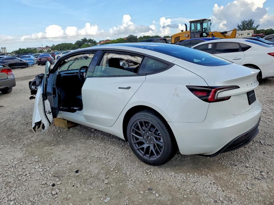 2026 TESLA MODEL 3 2