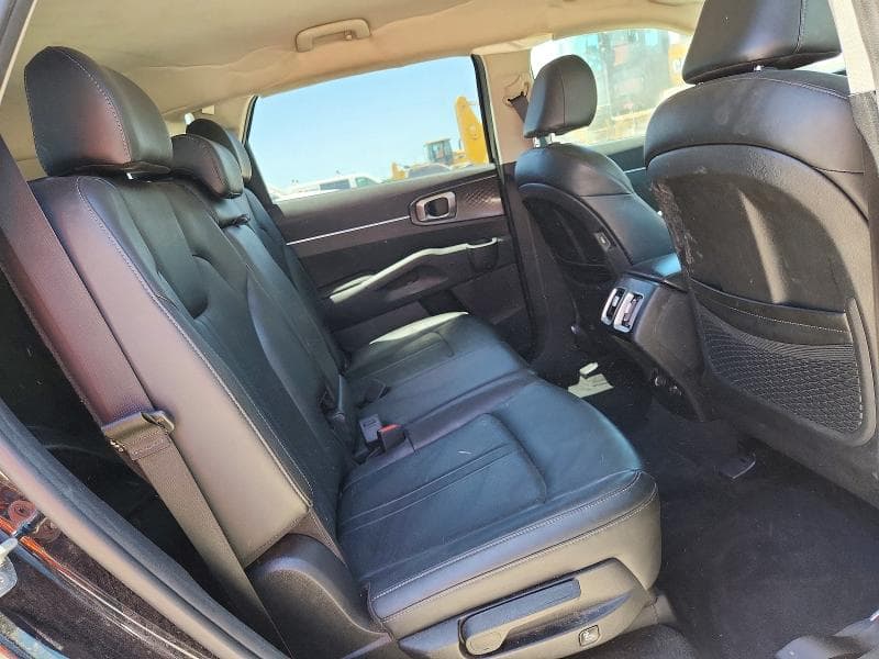 2023 KIA SORENTO S 11