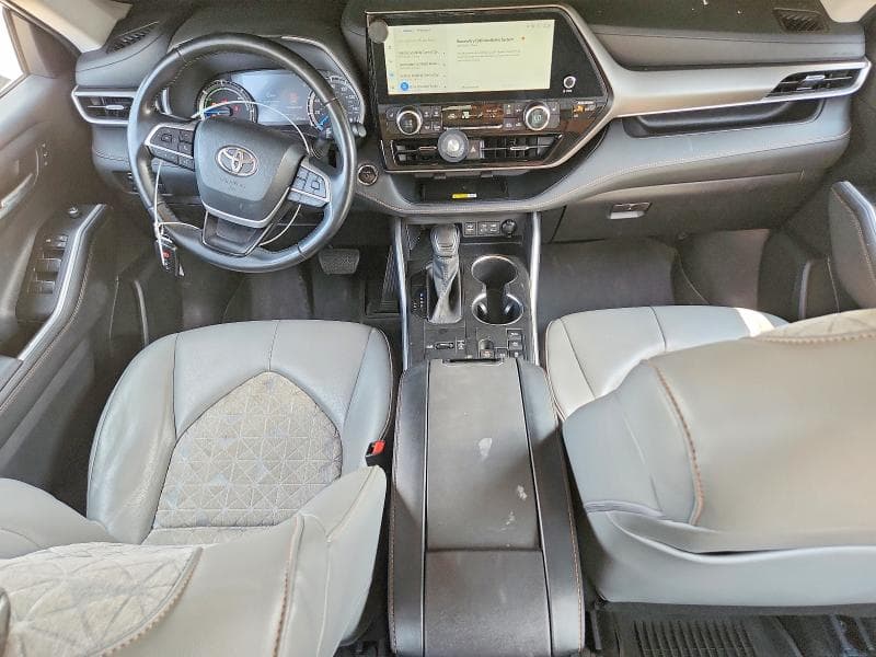 2023 TOYOTA HIGHLANDER HYBRID BRONZE EDITION 8