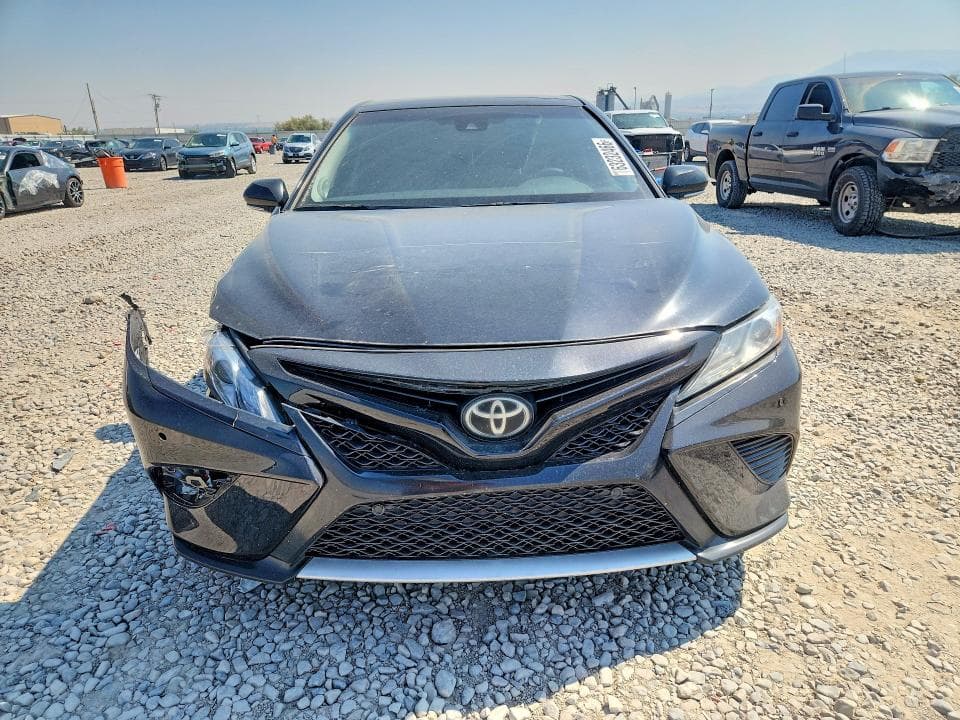 2018 TOYOTA CAMRY XSE 5
