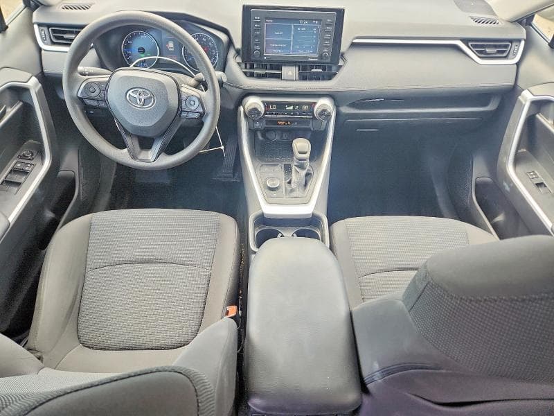 2020 TOYOTA RAV4 LE 8